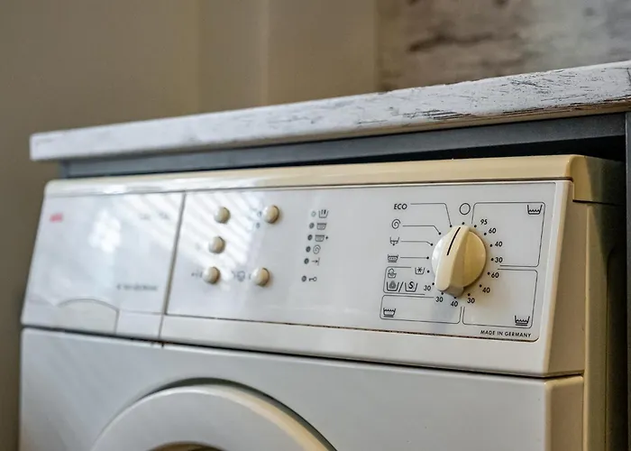 Karavelov Center * וארנה