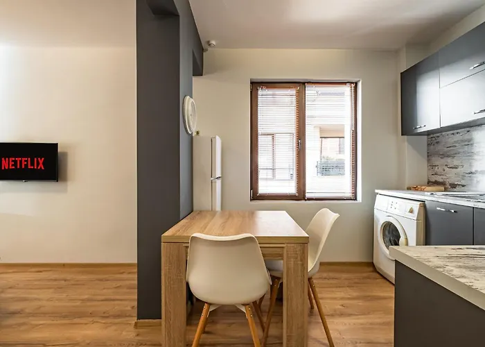 Karavelov Center * וארנה